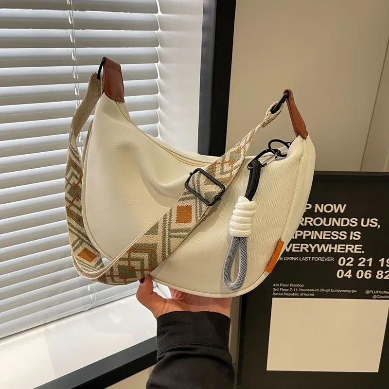 2024 neue Mode Umhängetasche Einfache Breite Schulter Gurt Design Einzelnen Schulter Tasche Original Stil Pendeln Knödel Frauen Tasche
