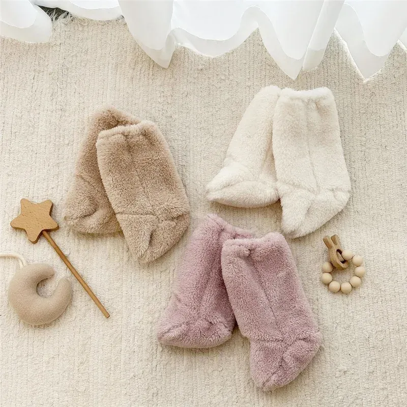 Plüsch-Babysocken für Jungen und Mädchen, warme Winter-Korallen-Fleece-Socken, Schuhe, Bodensocken, Babykleidungszubehör, Mutter und Kinder
