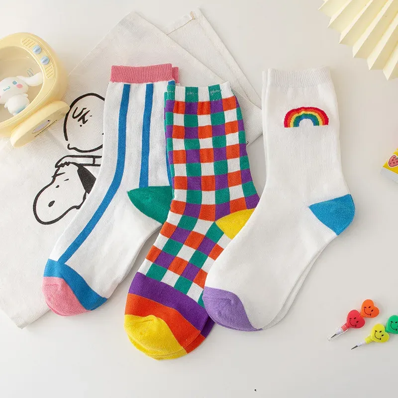 Japanischen Harajuku Stil Grid Blume Frau Socken Baumwolle für Herbst Winter Kawaii Regenbogen Lustige Socken Frauen B90201