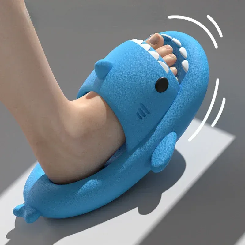 Hause Shark Slipper Cloud Frauen Klöppel Rutschen Sommer Strand Indoor Eva Sandalen Männer Männlich Lustige Nicht Slip Schuh Damen Weibliche Sneaker