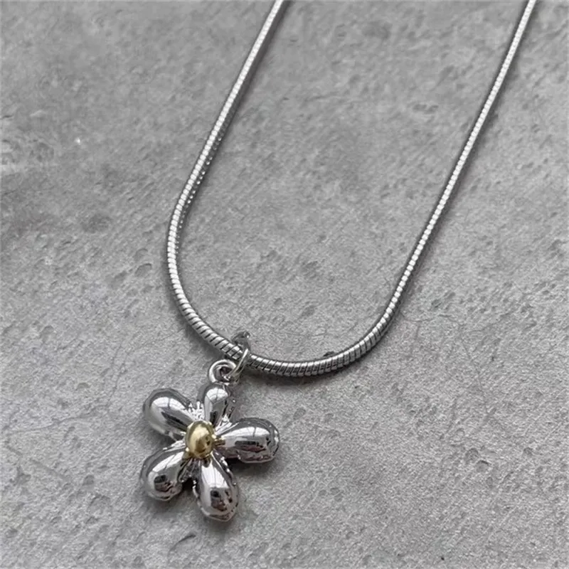Koreanische Mode Süße Kühle Blume Stern Schmetterling Anhänger Halsketten für Frauen Vintage Elegante Schlange Ketten Halskette Y2K Schmuck