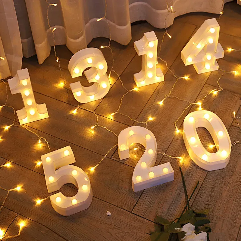 Alphabet-Buchstaben LED-Nachtlichter Zahlen-Lampe Deko Party Raum Geburtstag Wand Hochzeit Heim-Dekorationen Personalisierte Ornamente