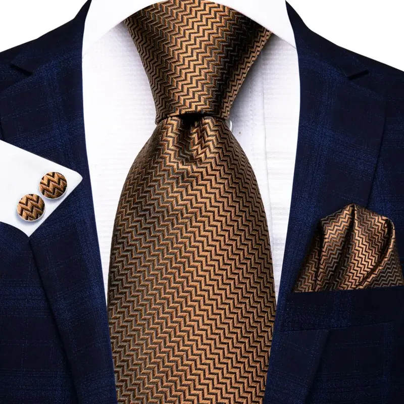2023 Neue Geschenk-Krawatte für Männer, Neuheit, braun, solide, Modemarke, Hochzeit, Party, Krawatte, Handky, Manschettenknöpfe, Großhandel, Hi-Tie-Designer