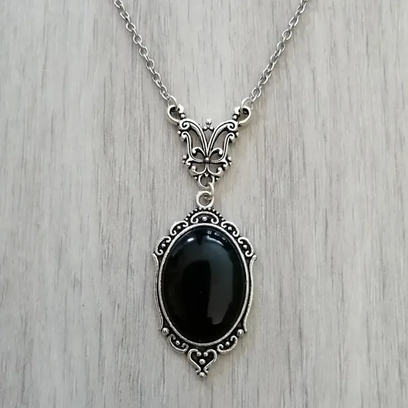 Gothic Schwarz Kristall Charm Halskette Schmetterling Halskette Für Frauen Vampir Geprägte Hexe Schmuck Zubehör Vintage Colliers