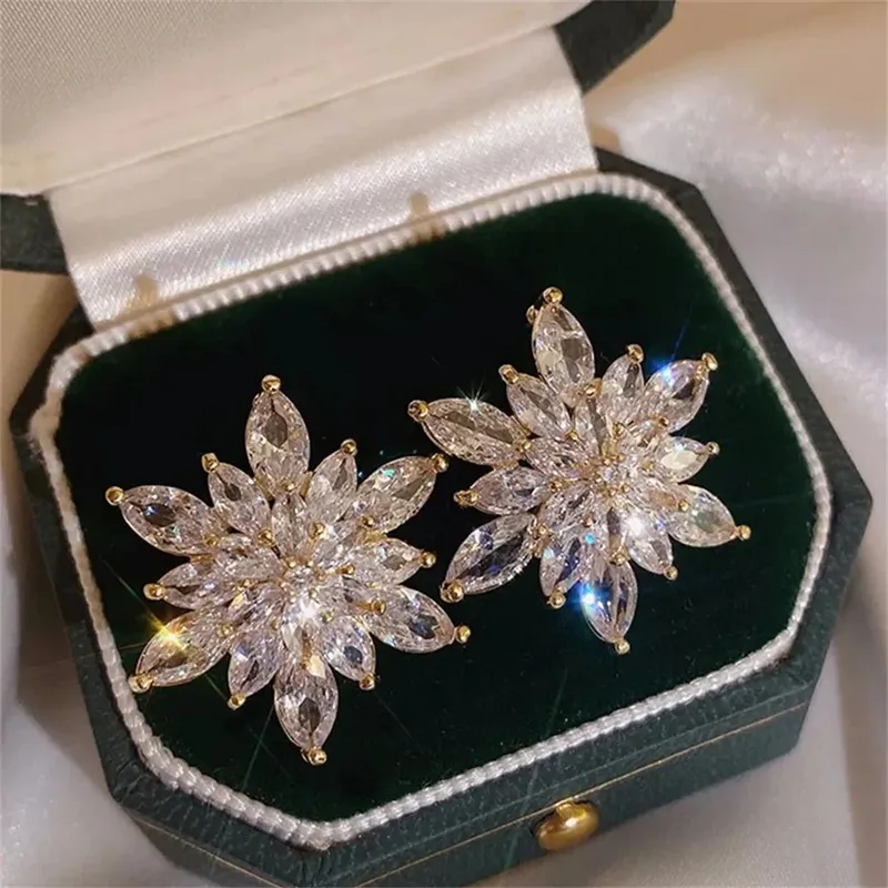 Übertriebene Luxus Kristall Blume Ohrstecker Damen Temperament Elegantes Modedesign Hochzeit Schmuck Valentinstag Geschenke