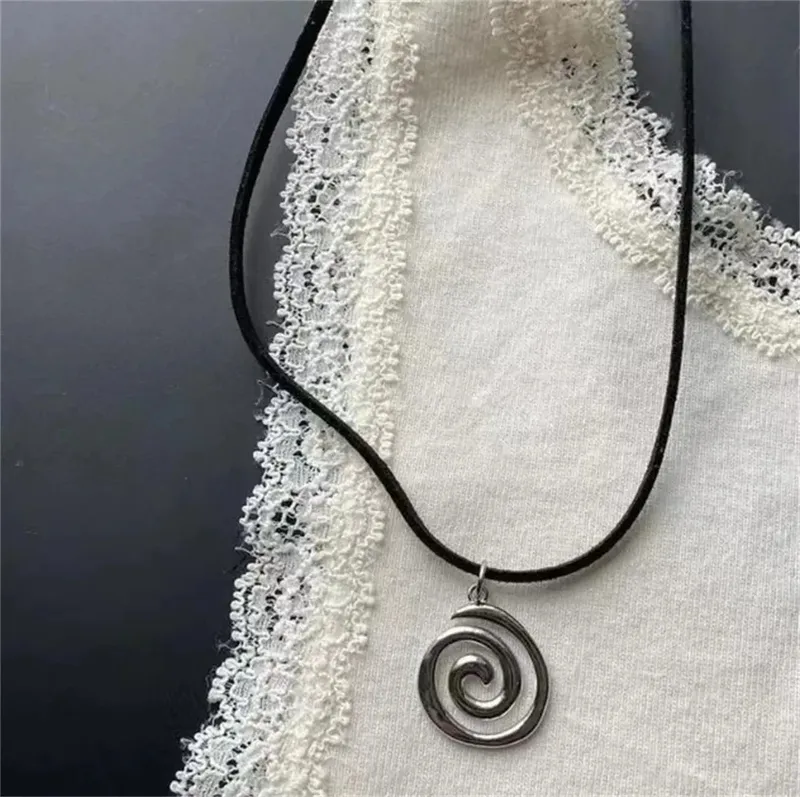 Vintage Spirale Vortex Anhänger handgewebte Leder Seil Halskette für Frauen Unisex Boho Pentagramm Halskette Mode 2023 Y2K Schmuck