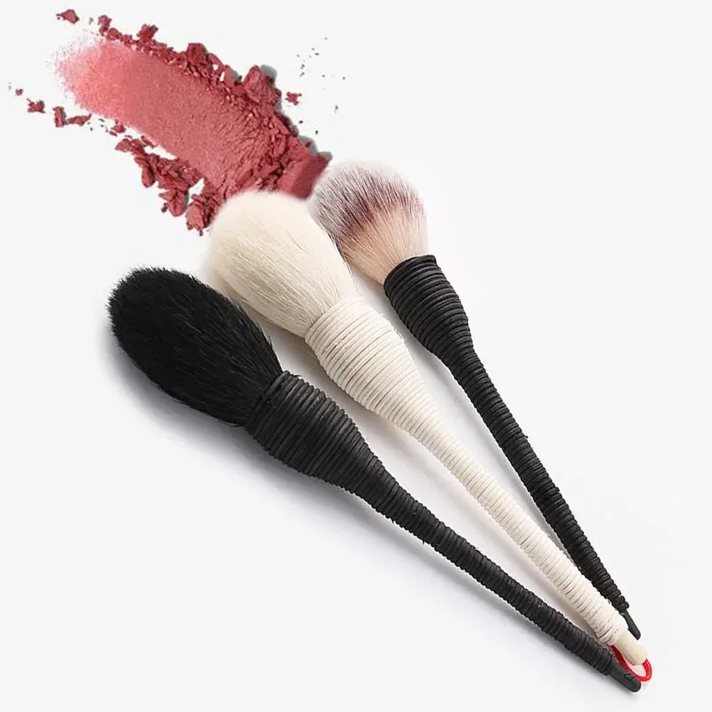Make-up-Pinsel aus flacher Ziegenwolle und Rattan, professionelles Foundation-Rouge, loser Puder-Konturpinsel für Beauty-Make-up-Pinsel