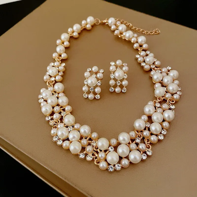 3-teiliges Set mit Strassperlen, rechteckigen Ohrringen und Halsketten, zweiteiliges Vintage-Halsband-Zubehör, leichtes Luxus-Schmuckset für Hochzeiten