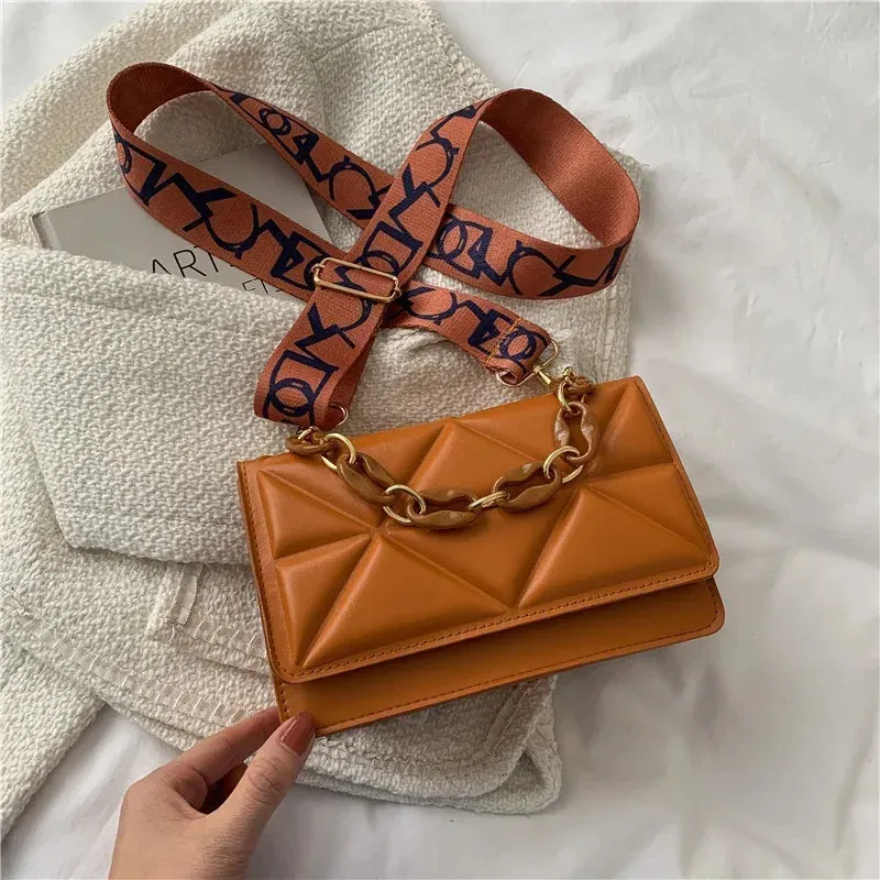 2024 Neue DAMEN-Taschen Koreanische Version der Lingge-Ketten-Schultertasche Einfarbige Messenger-Tasche Kleine Quadratische Tasche
