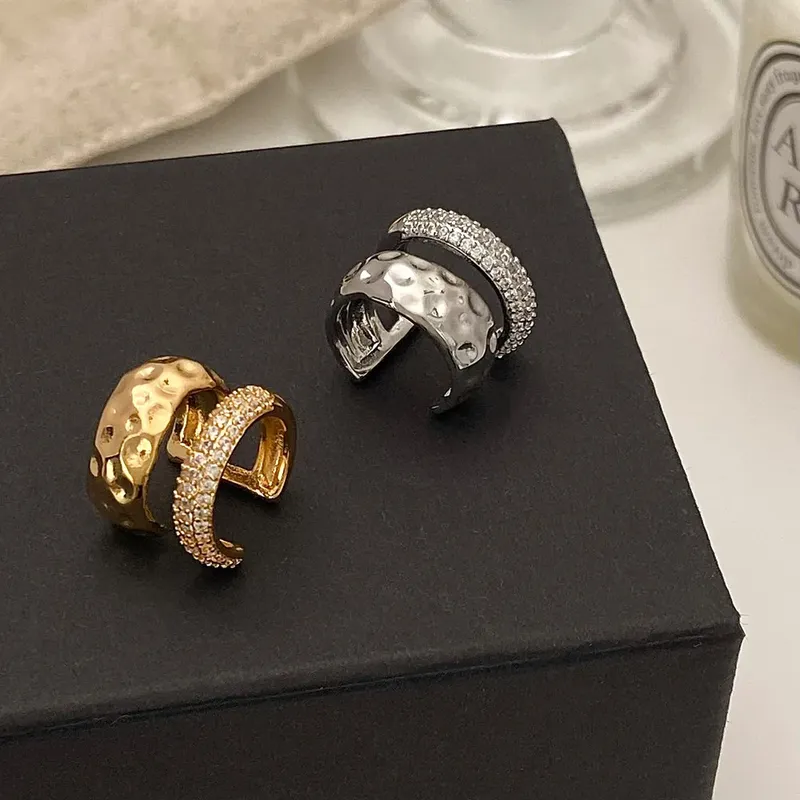 Glänzende Strasssteine, exquisite Premium-Metall-Doppelschichtige Ohrknochen-Clips für Frauen, Retro-Ohrstulpe mit leichtem Zirkon, Modeschmuck