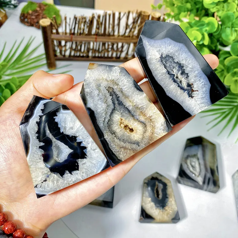 Zufälliger 1 Stück schwarzer Sardonyx-Geode-Achat-Punkt, natürlicher Kristallpunkt, Heimdekoration, Weihnachtsgeschenke, Geburtstagsgeschenke
