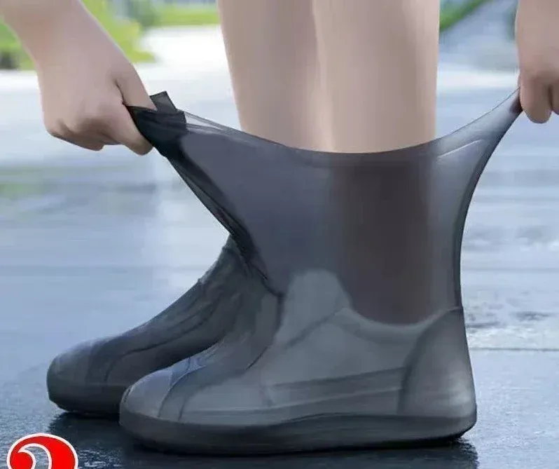1 Paar wasserdichte Silikon-Überschuhe, lippenbeständige Gummi-Regenstiefel, Regenausrüstung, Überschuhe, Zubehör für regnerische Tage im Freien