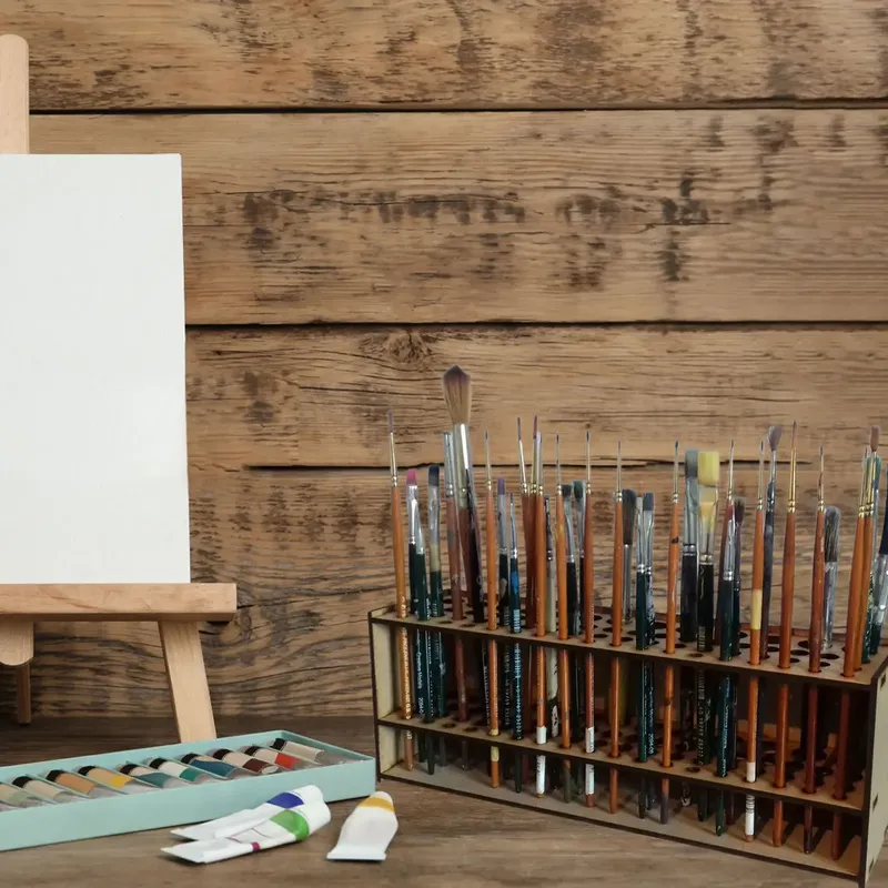 Pinsel-Organizer aus Holz mit 67 Fächern – Wand-/Schreibtischhalterung für Pinsel, Make-up-Werkzeuge und Künstlerbedarf, natürliches Finish