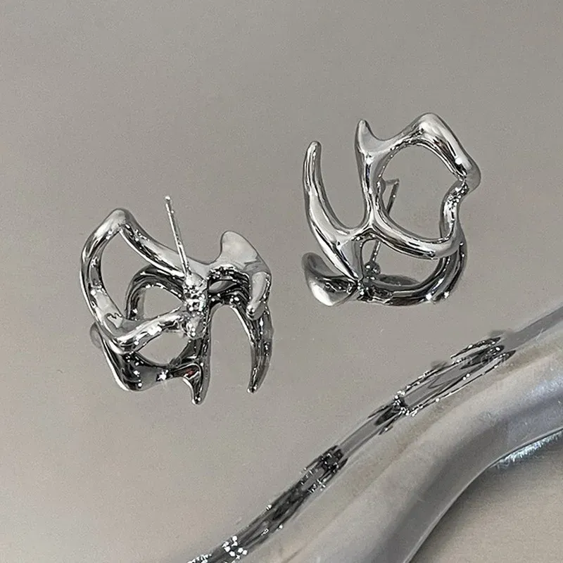 Y2K Unregelmäßige Flüssigkeit Ohrringe für Frauen Silber Farbe Hip-Hop Punk Mode Geometrische Ohrring Clip Mädchen 2024, Trendy Party schmuck