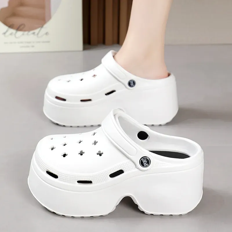 9 cm Dicke frauen Sandalen 2024 Neue Sommer Hausschuhe Hohe Ferse Weiche Sohle Strand Garten Schuhe Im Freien Wasserdichte frauen Loch Schuhe