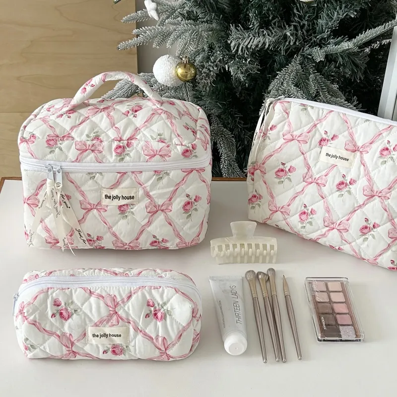 Nette Schleife Blume Quilten Baumwolle Make-Up Tasche Frauen Reißverschluss Kosmetik Organizer Weibliche Tuch Handtasche Tragbare Kulturbeutel für Mädchen