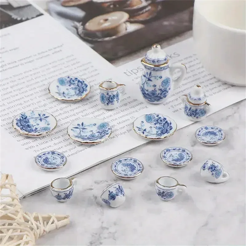 15 Teile/satz Vintage Miniatur Weiß Porzellan Tee-Set Topf Tasse Teller Geschirr Puppenhaus Haus Modell Zimmer Artikel Möbel Dekor
