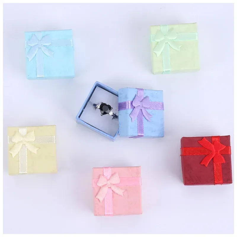 12 stücke Papier Box Schmuck Verpackung Box Multi-farbe Ohrringe Ring Box Schmuck Geschenk Halter 4*4*3 CM Großhandel
