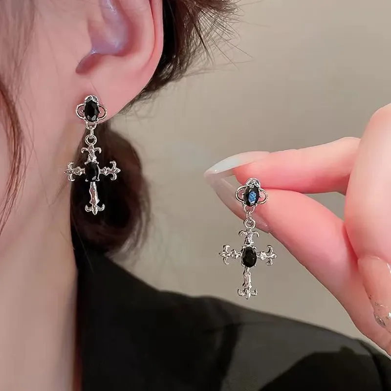 Yupsk Punk Mode Schwarz Kristall Stein Kreuz Bohrer Tropfen Ohrring für Frauen Mädchen Halloween Schmuck Statement Schmuck Geschenk