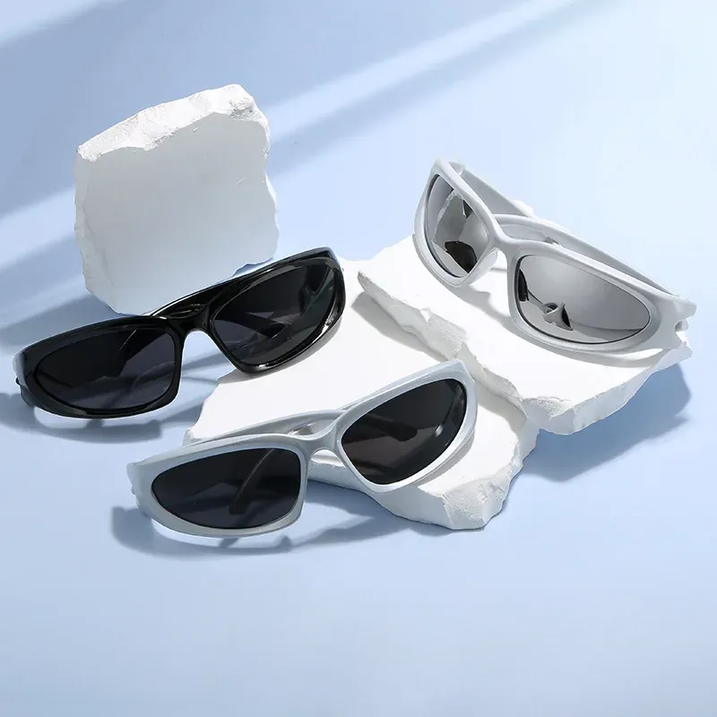 Neuankömmling Beliebte Damen Sonnenbrille Punk Sonnenbrille Einzigartige ovale Sonnenbrille Herren Goggle Shades Spiegel Bunte Y2K Brillen
