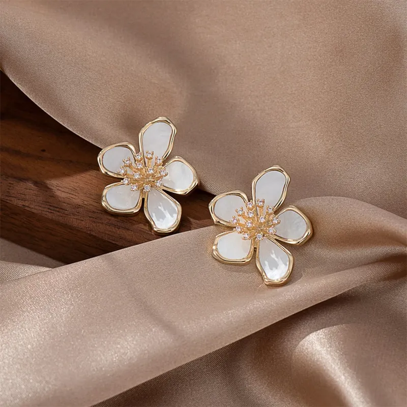 ZAKOL Neue Temperament Blume Ohrringe für Frauen Mädchen Süße Koreanische Mode Gold Farbe Kristall Zirkon Party Zubehör
