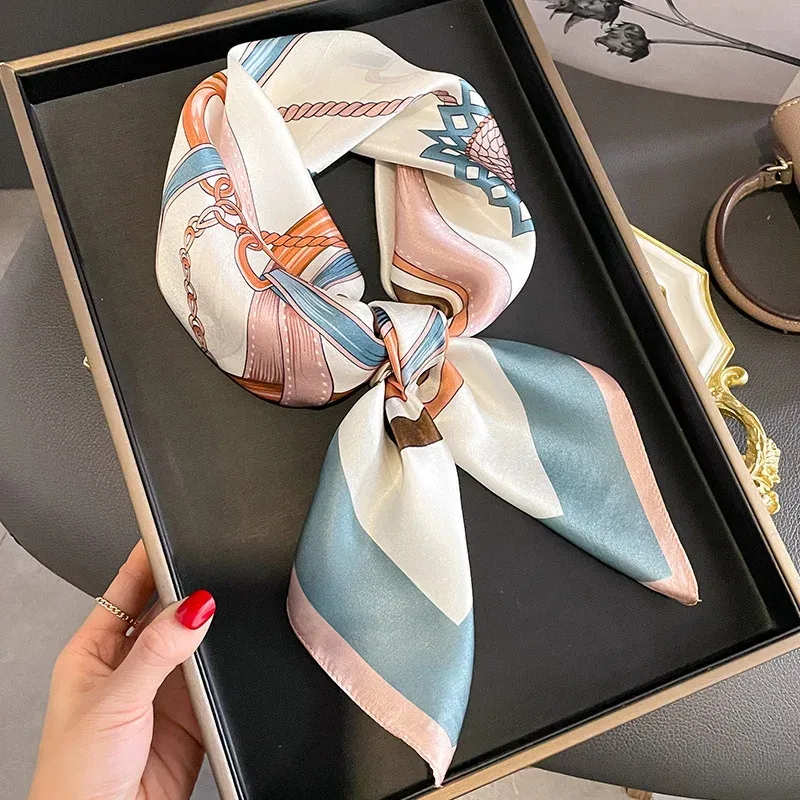 68 cm großer quadratischer Schal aus simulierter Seide für Damen, modischer und vielseitiger High-End-Schal, Taschen-Bekleidungsaccessoires, quadratischer Schal