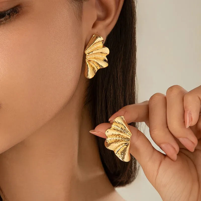 Ingemark Minimalistische kleine Ahornblatt-Ohrstecker, Trend 2024, für Damen, exquisite Punk-geometrische Piercing-Ohrringe, Party-Schmuck