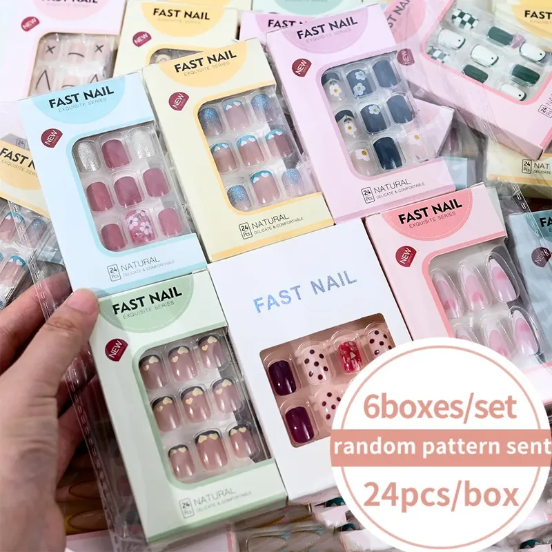 6 Boxen/Set kurze quadratische gefälschte Nägel, Liebesdesign, zum Aufdrücken der Nägel, gemischter Stil, zufälliges Muster, verschickt, vollständige Abdeckung, wiederverwendbare falsche Nagelspitzen