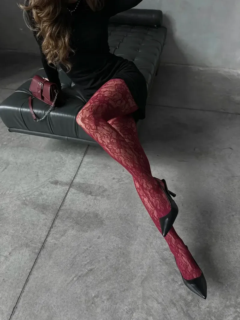 Kuwa Y2K Mode Gothic Blume Aushöhlen Sexy Strumpfhosen Frauen Fishnet Burgund Strumpfhosen Hohe Elastische Leggings