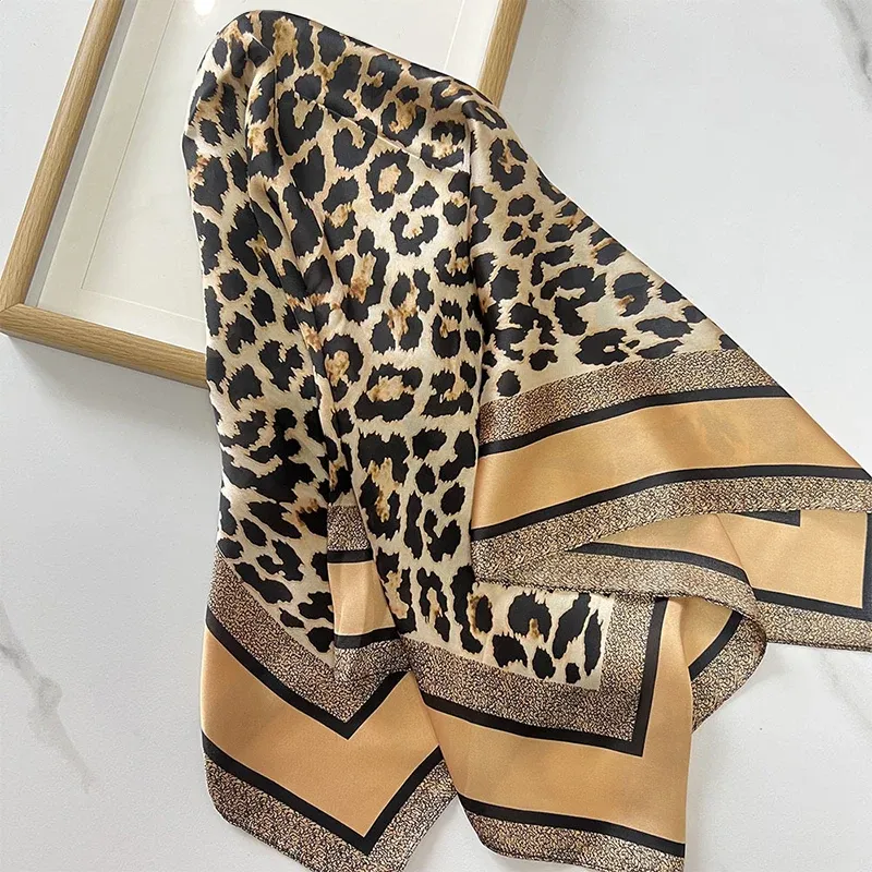 1 Stück 70 cm Leopardenmuster Seidenschal für Frauen Nachahmung Seide Licht Luxus Vielseitige Kopfbedeckung Tasche Dekoration Kleidung Quadratischer Schal