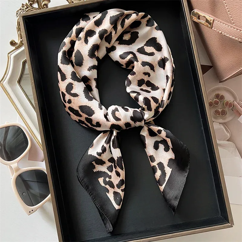 70 cm Platz Luxus Leopard Print Silk Schal Damen Stirnband Kleine Haar Schals Band Weibliche Taschentuch Bandana Foulard