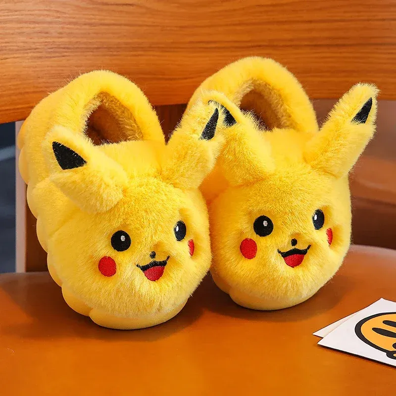 Kawaii Pikachu Figur Baumwolle Hausschuhe Abdeckung Ferse Anime Peripherie Niedlichen Cartoon Flache Herbst/Winter Plüsch Hausschuhe Weihnachtsgeschenke