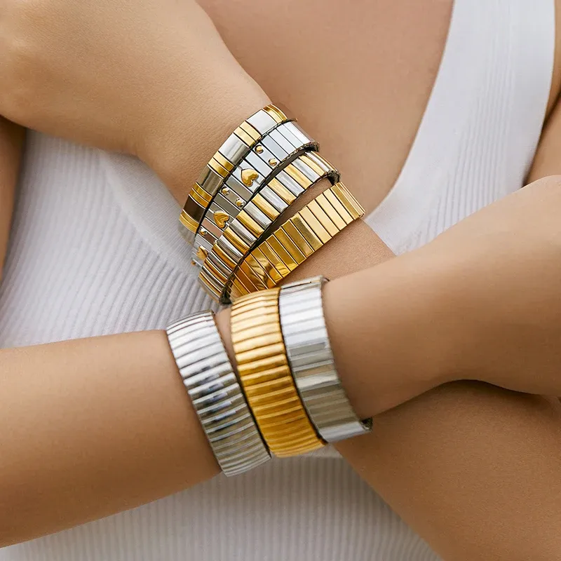 Loe |   Elastisches Armband aus Titanstahl für Damen. Herzform. 1 Stück. Vergoldeter Punk-Schmuck. Hip Hop. Neues Design