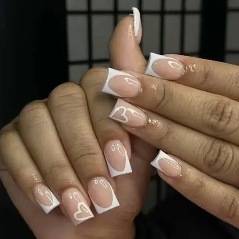 24 Stück/Set kurze quadratische künstliche Nägel für Frauen, süße Braut, Herz, weiße französische Spitzen, künstliche Ongles, Y2K-Presse auf falschen Nagelzubehör