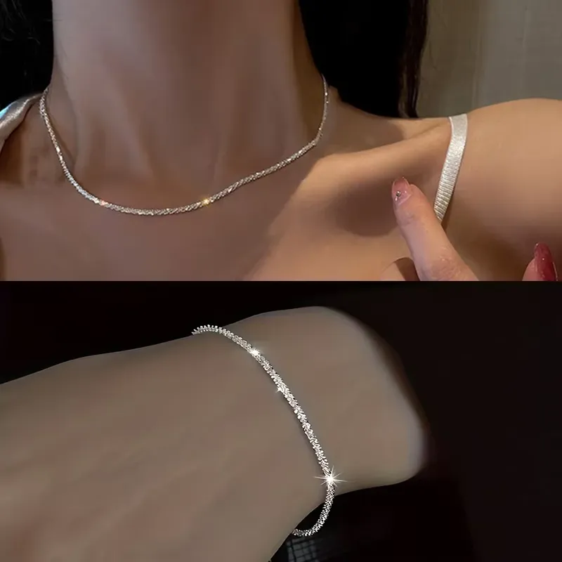 Set aus glänzend versilberten Schlüsselbeinketten, Halsketten, Armbändern und Schmuck, minimalistischen Sternenhimmel-Accessoires für Damen