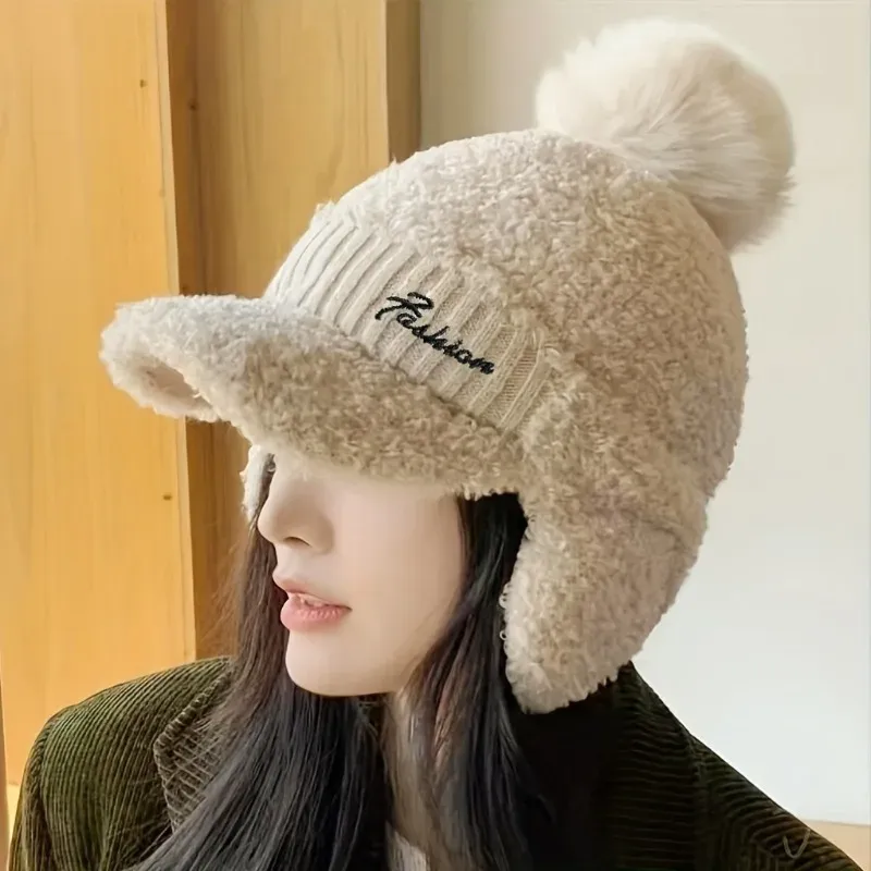 Modische Damen Winter Fell Warme Winddichte Mütze Lei Feng Kappe Fell Ohrenklappe Kappe mit Schnalle Warm und Dick Ohrenschutz Outdoor Kopfbedeckung