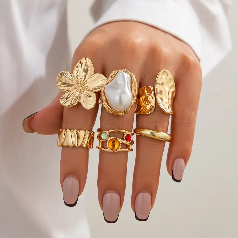 6 teile/satz Vintage Metall Blume Ring Set für Frauen Punk Elegante Barock Faux Perle Knuckle Ringe Täglichen Verschleiß Party Urlaub geschenke