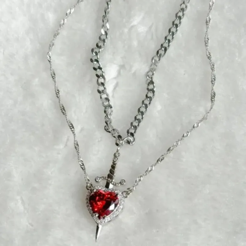 2PC Gothic Punk Schwert Herz Kreative Zwei Ton Paar Halskette Damen Funkelnden Herz Dolch Anhänger Schmuck Geschenk