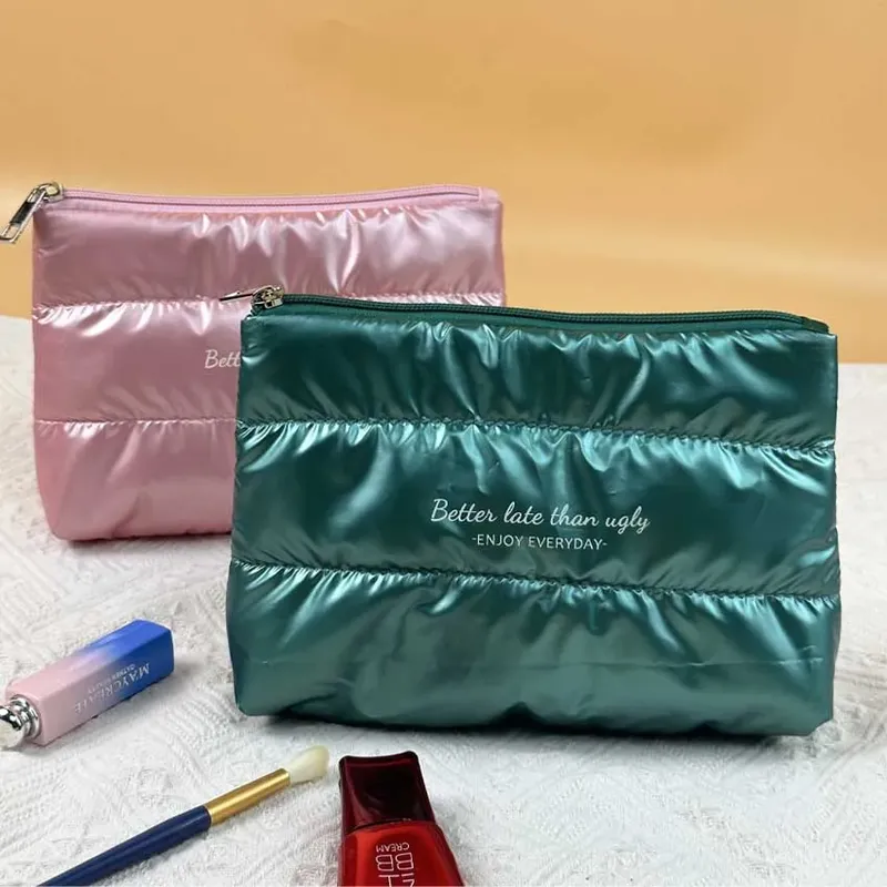 Neue Flauschige Nylon Schönheit Zubehör Tasche Puffy Gepolsterte Kosmetik Make-Up Organizer Tasche Wasserdichte Reise Mäppchen