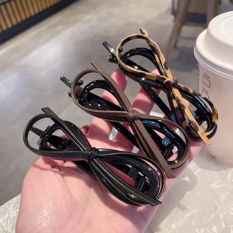 Neue Koreanische Twist Haar Clips Künstliche Leder Haar Bowknot Haarnadel für Frauen Mädchen Vintage Haar Grip Elegante Haar Zubehör