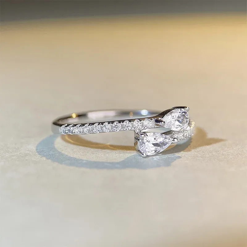 Huitan Heißer Neue Helle Zirkonia Finger Ring Weibliche Zubehör für Verlobung Zeremonie Mode Dainty Chic Schmuck für Hochzeit