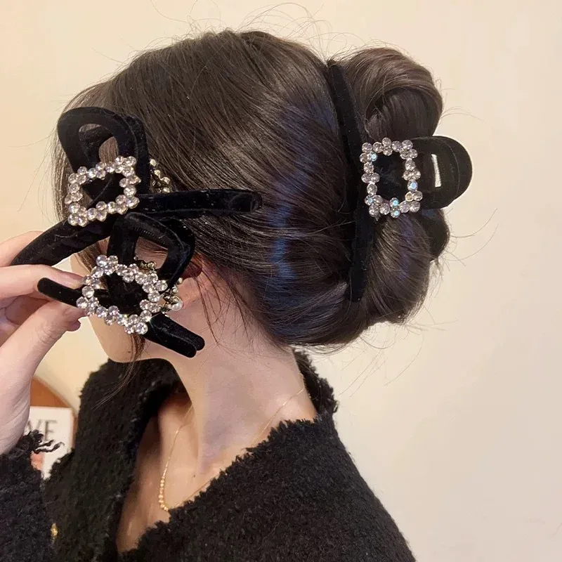 Schwarze beflockte Strass-Haarspange für Damen, elegante hohe Pferdeschwanz-Haifischklammer, modische Haarklemme für Mädchen