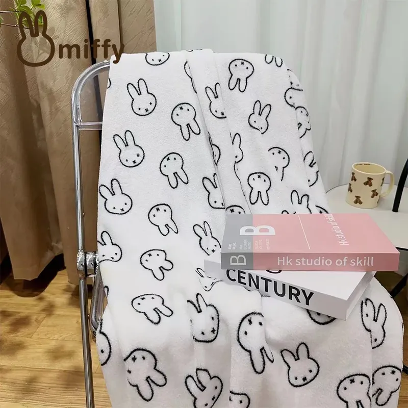 Kawaii Miffy Niedliche Flanell-Steppdecke für Büro, Nickerchen, für Studenten, Babys, weiche, warme Decke mit Weihnachtsgeschenk, Spielzeug
