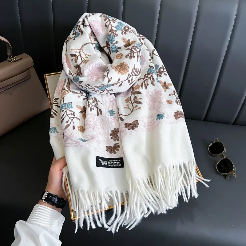 Neue Winter Warme Kaschmir Schal für Frauen Stickerei Pashmina Decke Dicken Schal Wrap Halstuch Mode Bufanda Echarpe Poncho