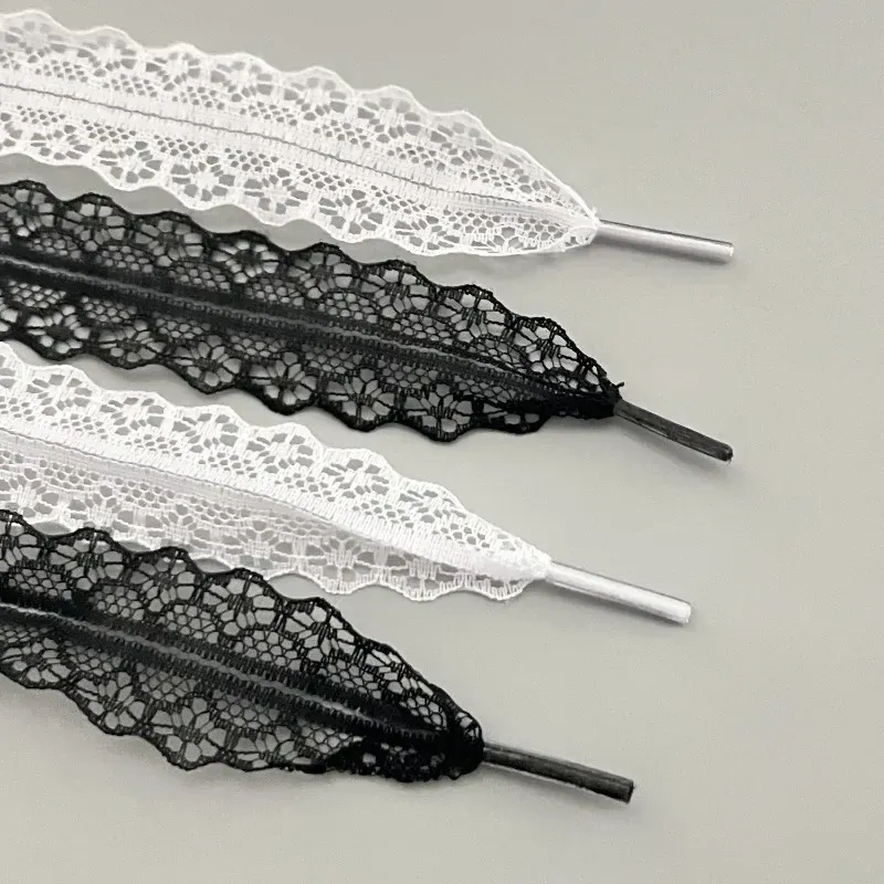 1 Paar süße Spitzen-Schnürsenkel für Damen und Mädchen, breite flache Schnürsenkel für Turnschuhe, schwarz-weiße Schnürsenkel, Zubehör