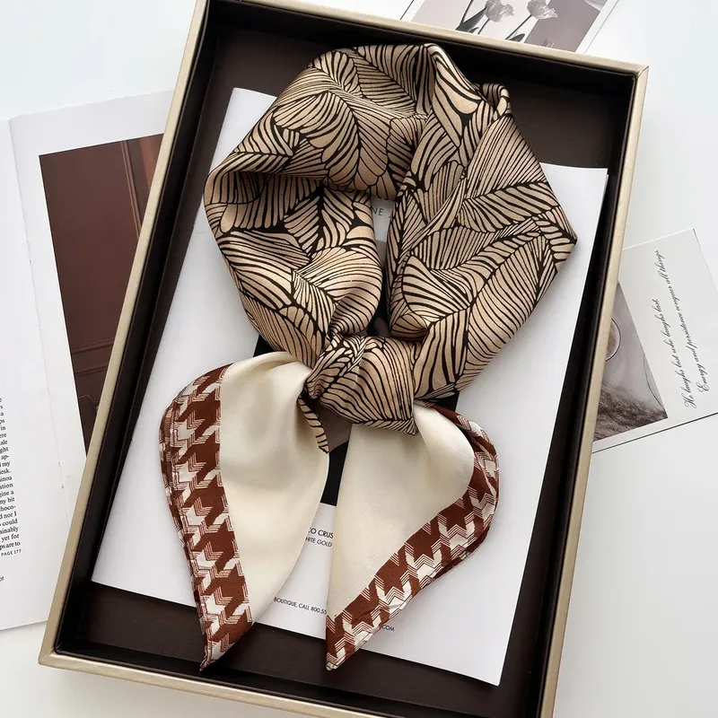Luxuriöser Schal aus weichem Satin mit geometrischem Druck für Frühling und Sommer, modischer Pendelschutz, professioneller Nackenschutz, quadratische Schals