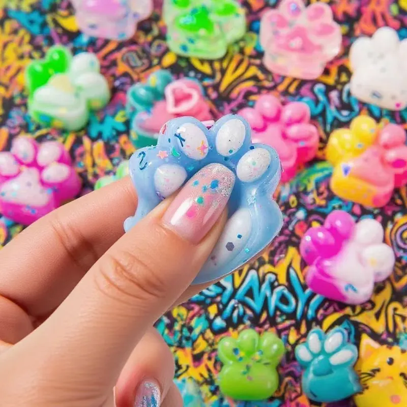 10 Stück Mini süße Katzenklaue Plüsch Pinch Fun Bunte Halloween Weihnachten Party Pack Füllstoffe für Druckreduzierung Cartoon-Stil