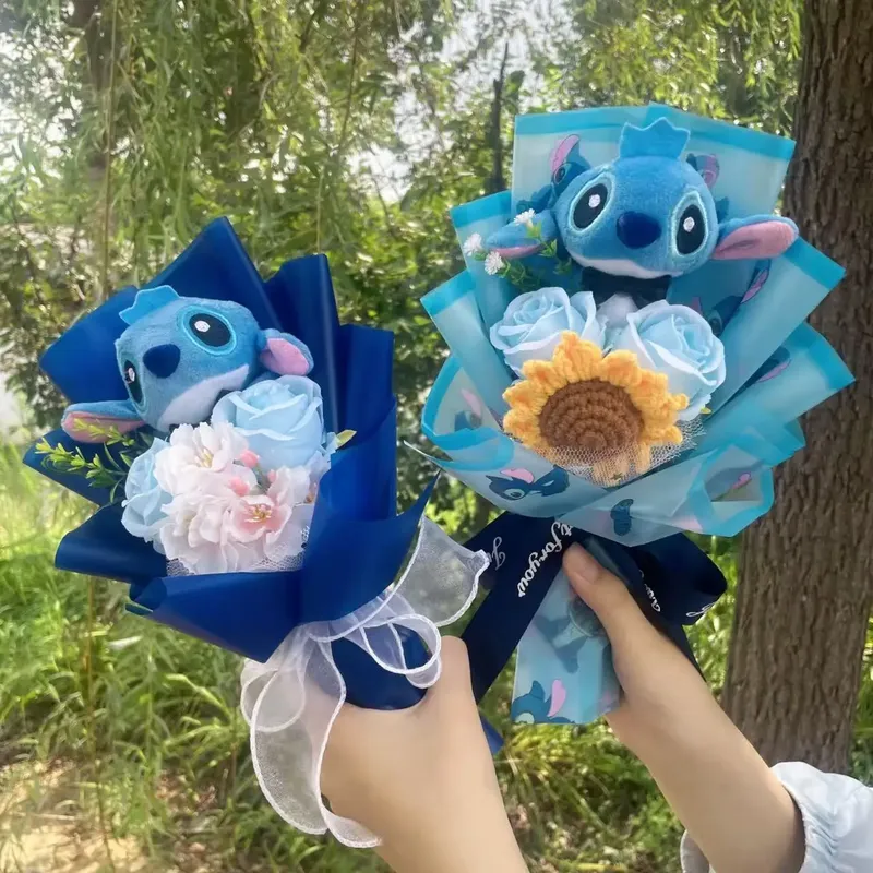 Cartoon-Stich-Plüschpuppe mit Blumen, kreativer handgefertigter Blumenstrauß, Valentinstag, Weihnachten, Abschlussgeschenk für Kinder