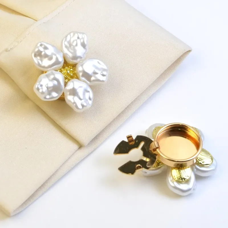 2PCS Mode Legierung Perle Taste Abdeckungen Hemd Hülse Manschettenknöpfe Blume Kragen Clips Dekorative Elegante Accessoires
