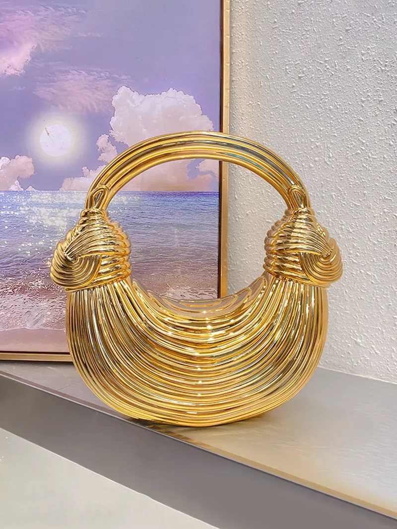 Goldene Luxus-Designer-Damenhandtasche, modische, exquisite Abendtaschen mit abnehmbarem Kettenriemen und Magnetverschluss, Mini-Umhängetasche